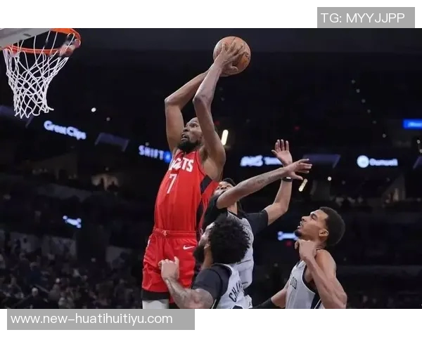 杜兰特谈马刺防守策略称意外包夹需传球精准避免失误 杜兰特谈马刺防守策略称意外包夹需传球精准避免失误