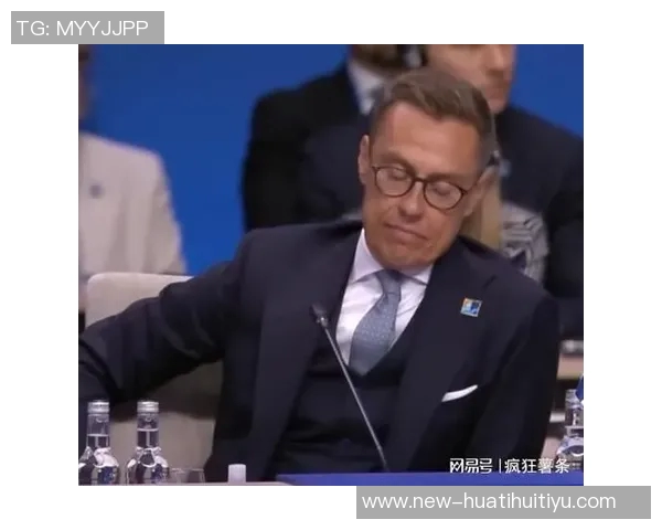 全北助教疑似做拉眼角动作引发争议裁判协会指控种族歧视 全北助教疑似做拉眼角动作引发争议裁判协会指控种族歧视