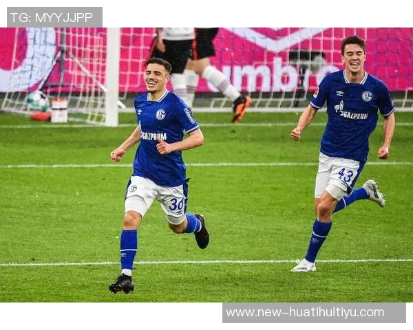 沙尔克04逆转绝杀帕德博恩成功反超升至德乙榜首准备冲击德甲